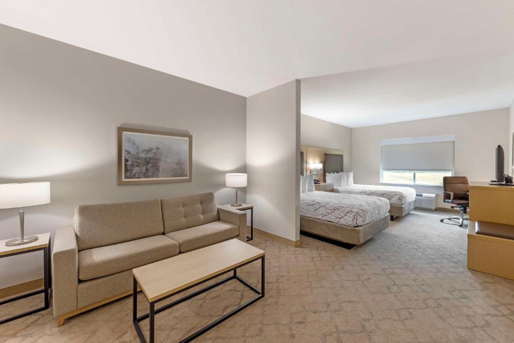 Queen Suite with Two Queen Beds and Sofa Bed interior